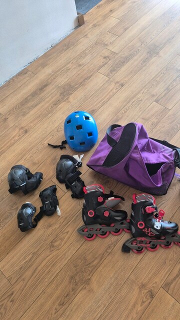 paten seti decathlon, kask, dizlik, dirseklik, paten ve çantası