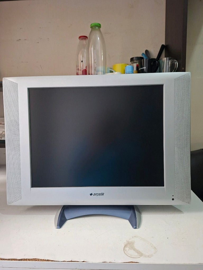 Arçelik Kare LCD TV Monitör - Kumandalı ve Askı Aparatlı Tam Set"