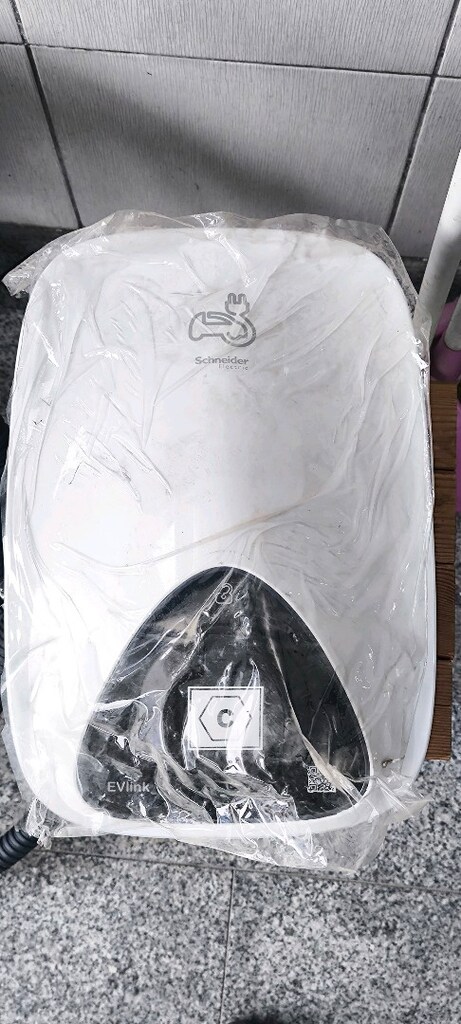 Schneider EVH4S11N2 Ev Tipi Elektrikli Sarj Ünitesi - 2