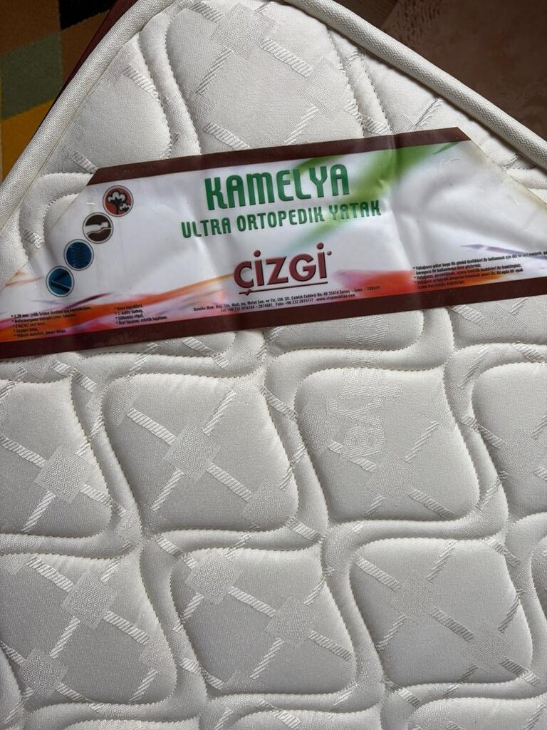 Karyola, sünger ve 2 komodin - 4