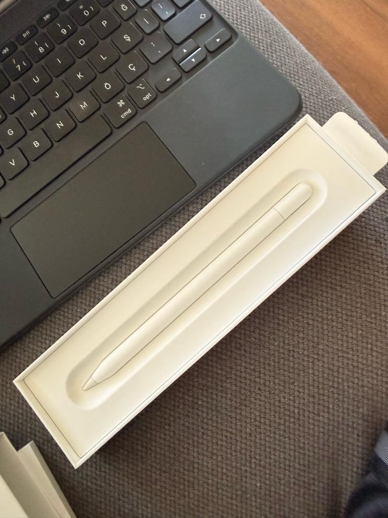 Ipad Air 11 M2 128 gb + magic keyboard + apple pencil - 4