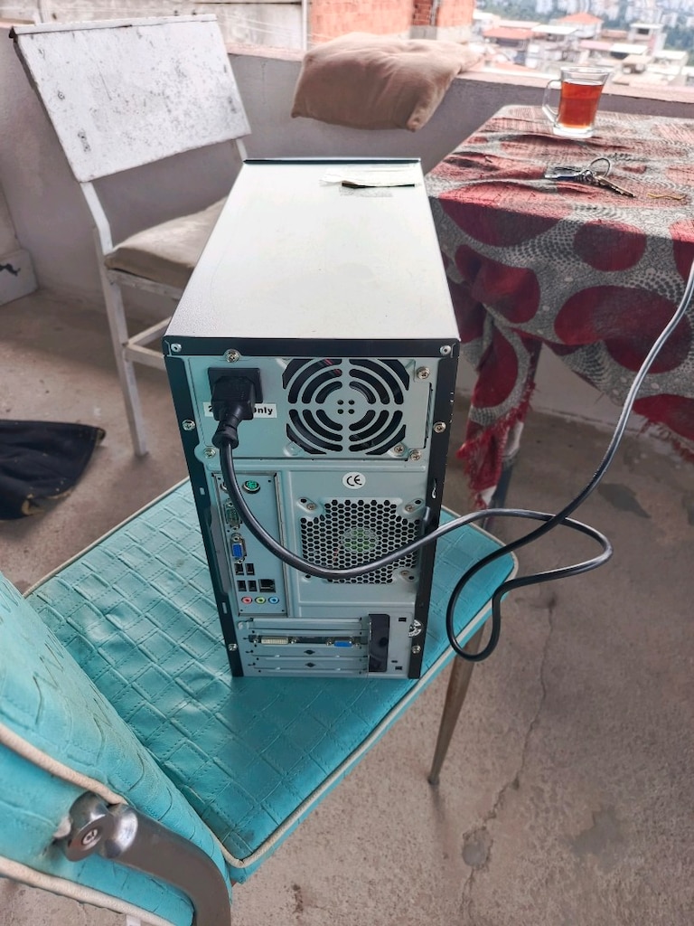 Bilgisayar kasası kılavye maus 320 CB harddisk. - 2