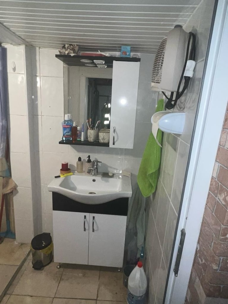 BANYO DOLABI (LAVABO, ARMATÜR, SİFON) - 4