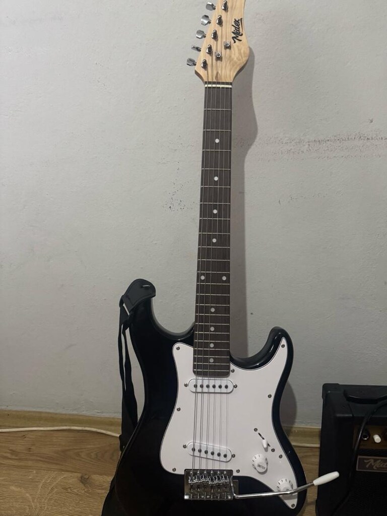 elektro gitar amfi ile birlikte - 2