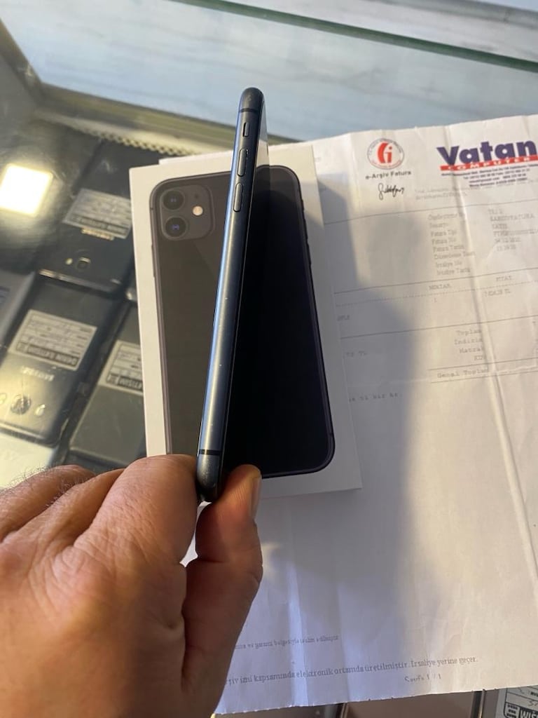 İPhone 11 pil 100 ekran orjinal değişen 256 gb kutu fatura var hersey - 2
