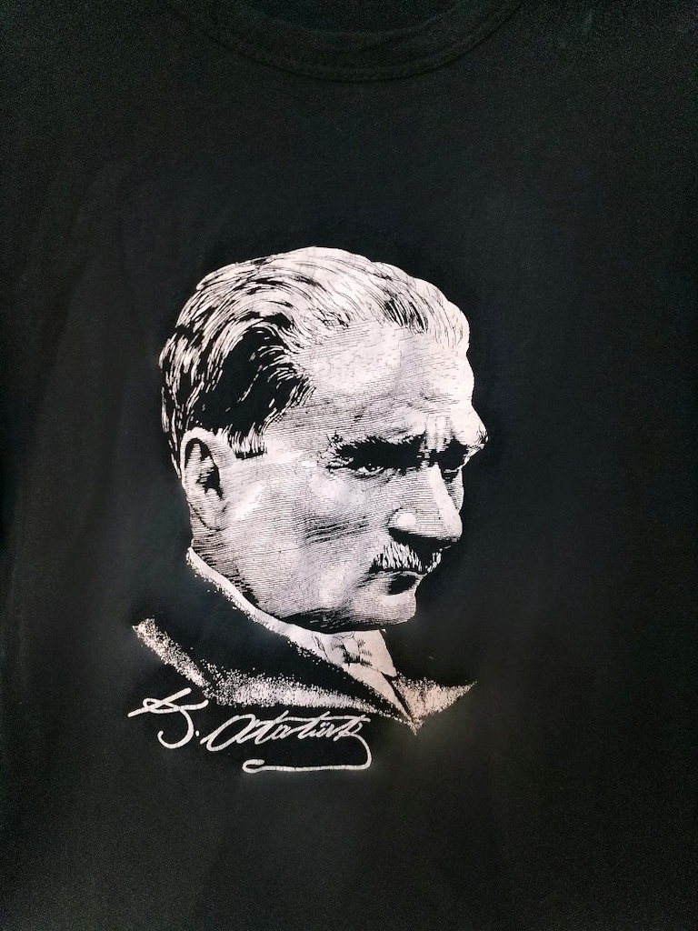 Atatürk Portre ve İmza Baskılı Tişört - 4