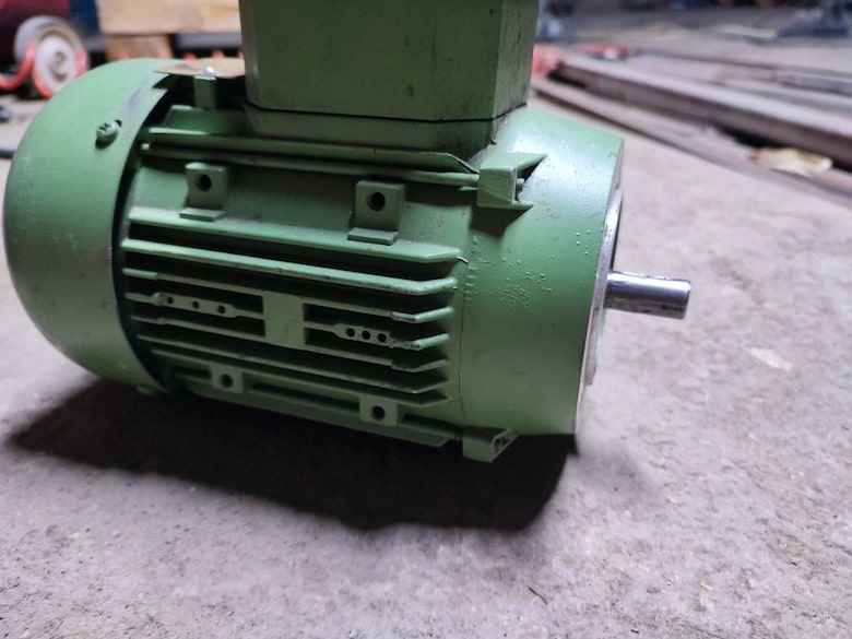 elektrik motoru 0.55 kW 2800 devir - 2