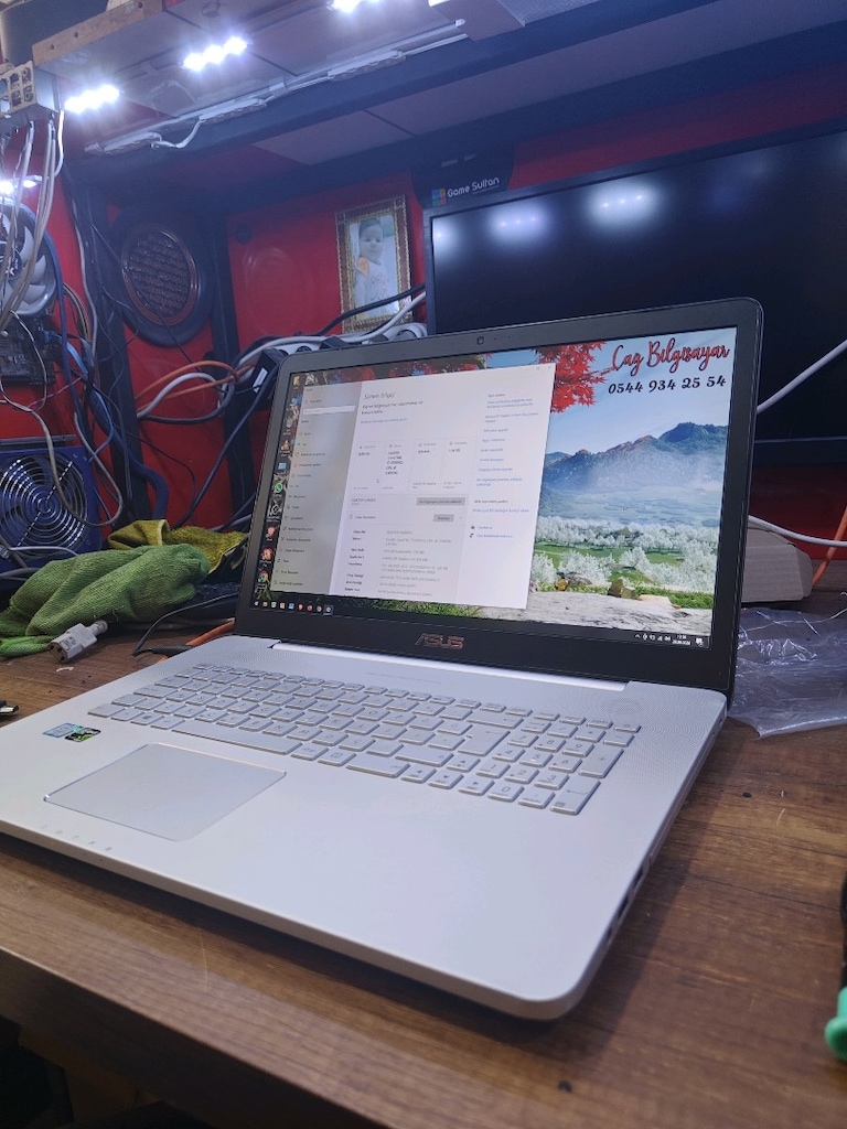 17.3 İnç Orta seviye oyun laptopu - 4