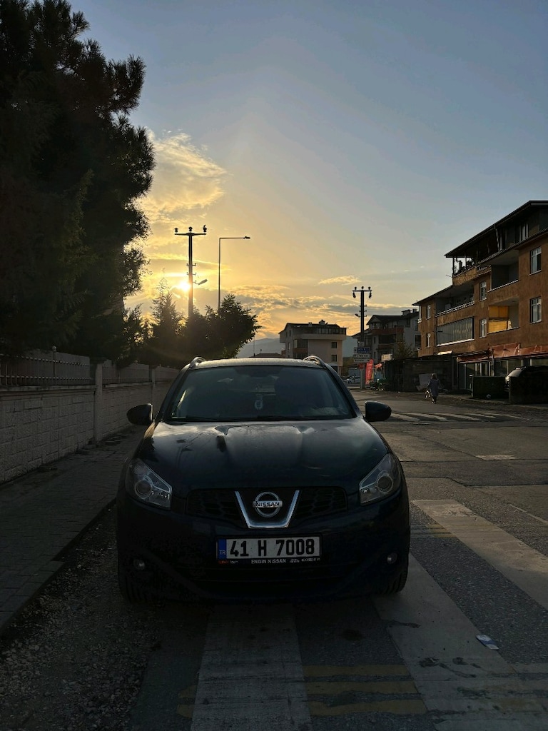 Siyah Nissan Otomobil - 4