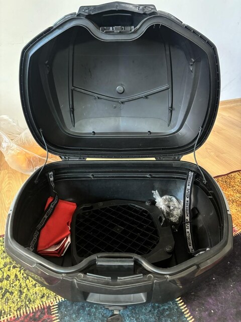 GIVI V47 Topcase 47lt + Baglanti Aparati