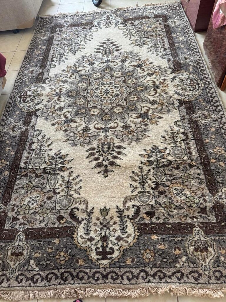 Isparta yün el dokuma halı 50 üzeri 6m 2tanesihiç kullanılmadı. - 2