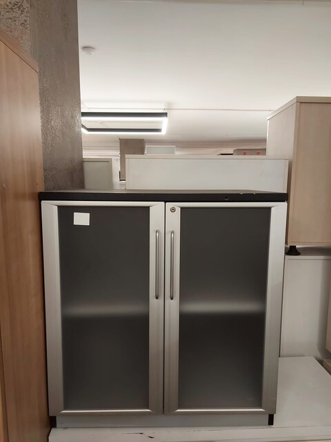 KLAS OFİS ÜSKÜDAR 85X45X80 BUZLU CAM KAPAKLI DOLAP