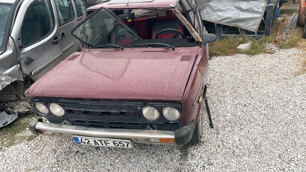 Kırmızı Araba - 4