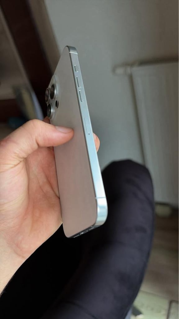 iPhone 16 Pro Max 256 GB - 4