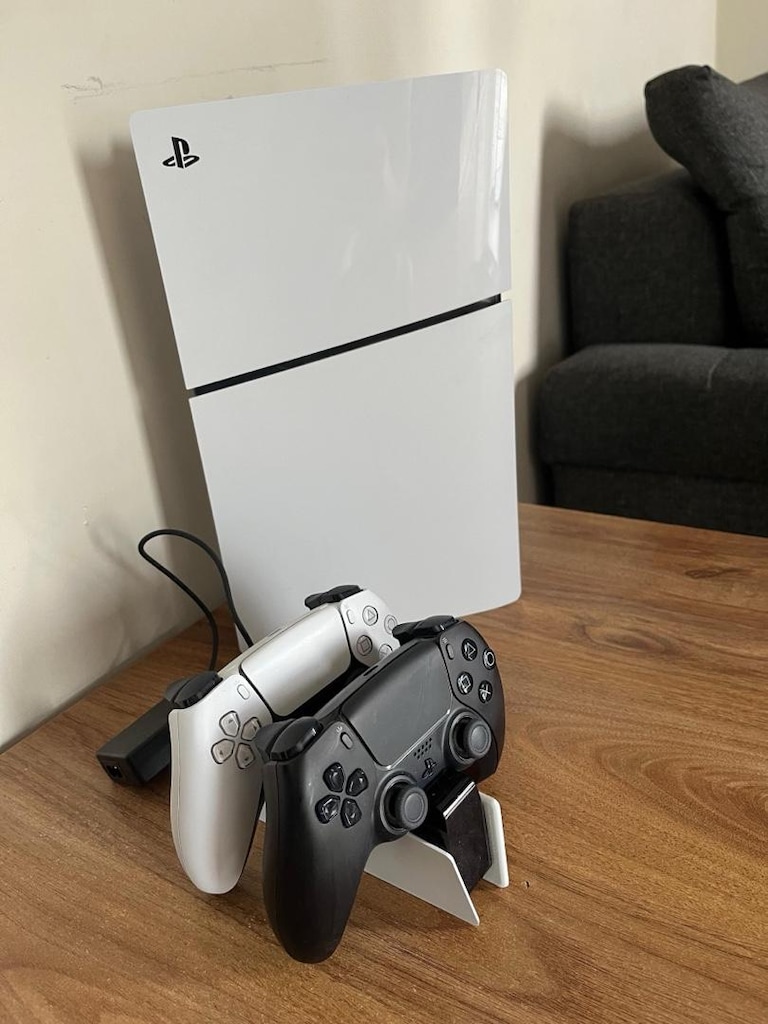 Temiz Playstation 5 Slim 1TB+2 kol+kol sarj unitesi (yurtdisi) - 4