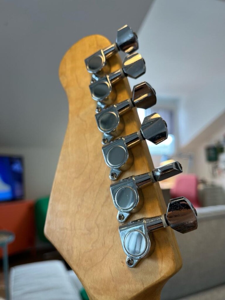 T&T SISTERS STRATOCASTER ELEKTRO GİTAR TERTEMİZ - 7