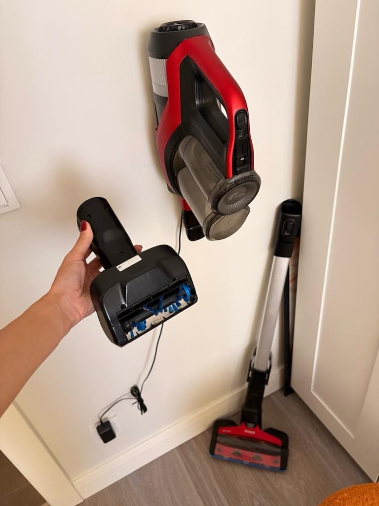 Philips SpeedPro Max Dikey Şarjlı Süpürge - 2