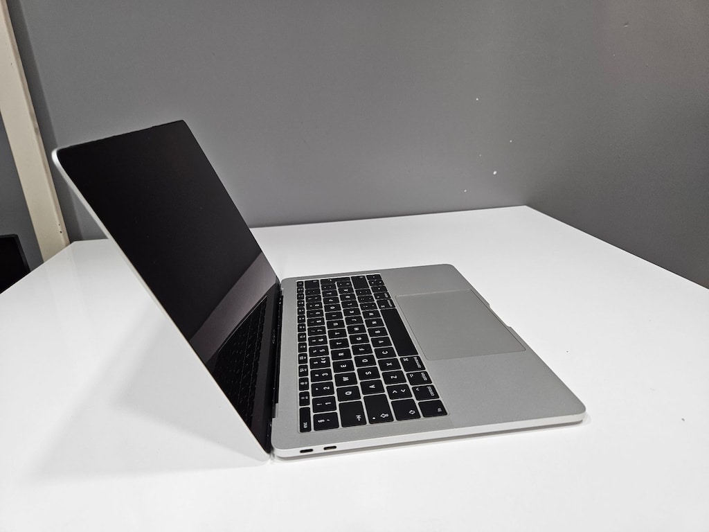 MACBOOK PRO 2017+ İ5 2.3 GHZ + 8 GB RAM + - 5