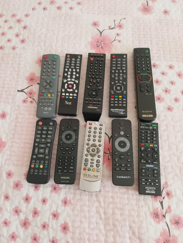 cəsitli TV kumandası ve CD kumandasi - 2