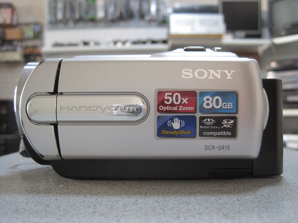 SONY DCR-SR15 80 GB HARD DİSKLİ KAMERA ÇOK ÇOK TEMİZ