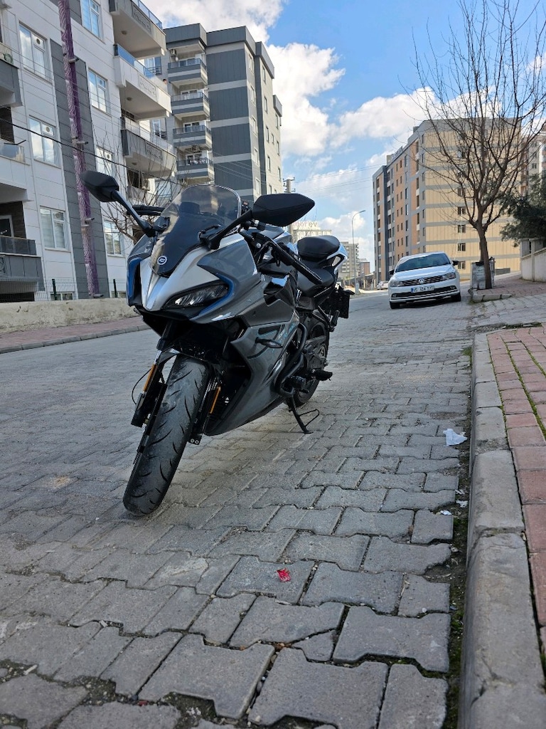 CF MOTO 250SR