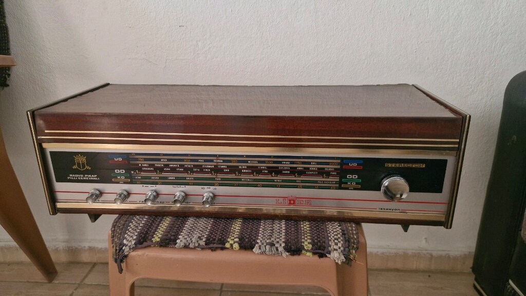 radio plak çalar tertemiz,antika!! - 2