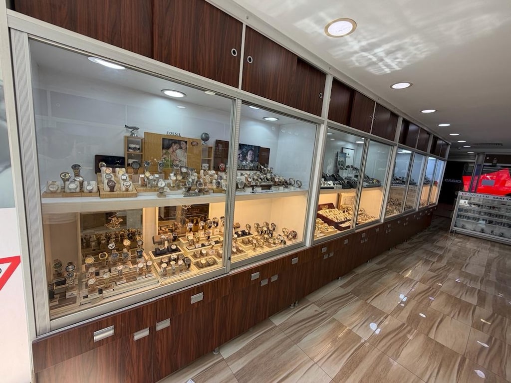 SATILIK SAAT VE GÜMÜŞ VİTRİNİ - 4
