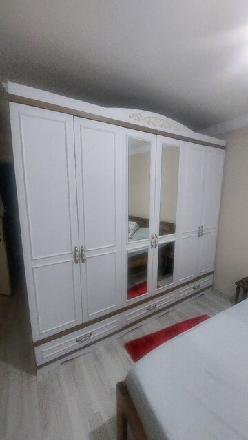 TEMİZ ELBİSE DOLABI