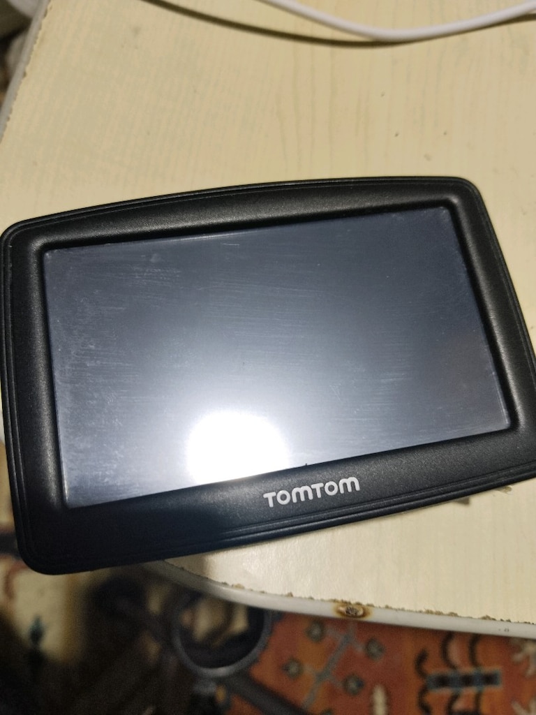 TEMİZ TOMTOM MARKA NAVİGASYON CİHAZI BATARYA DURUMU ORTA HALLİ - 5