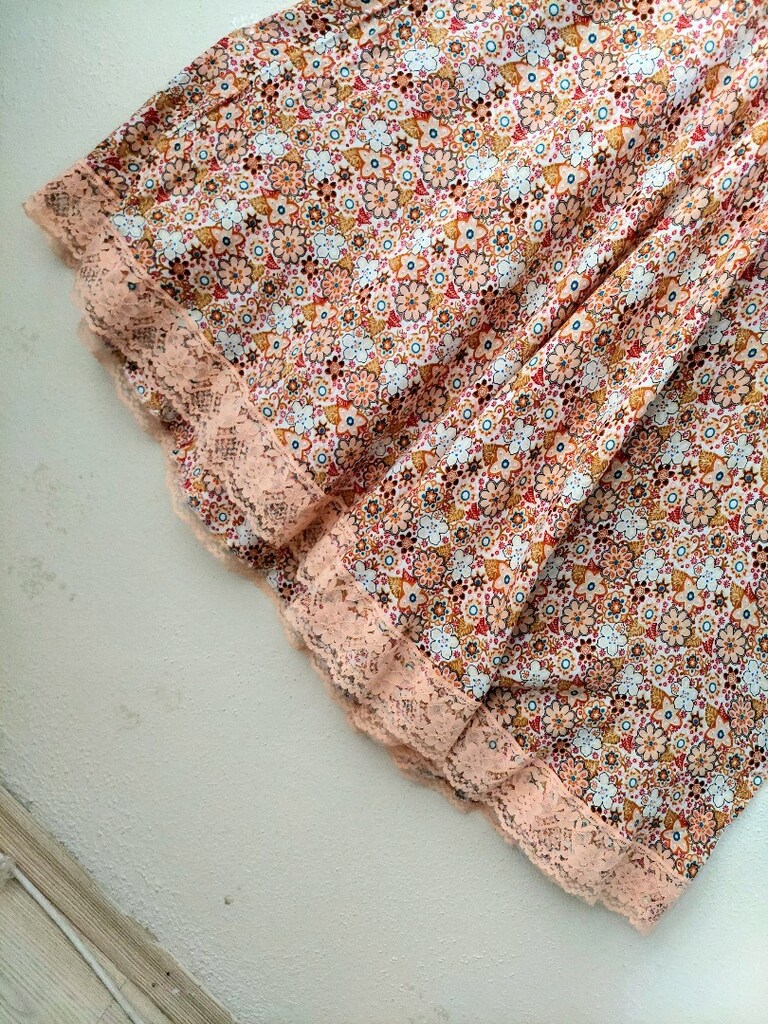 Çiçek desen dantel işleme yazlık elbise - 4