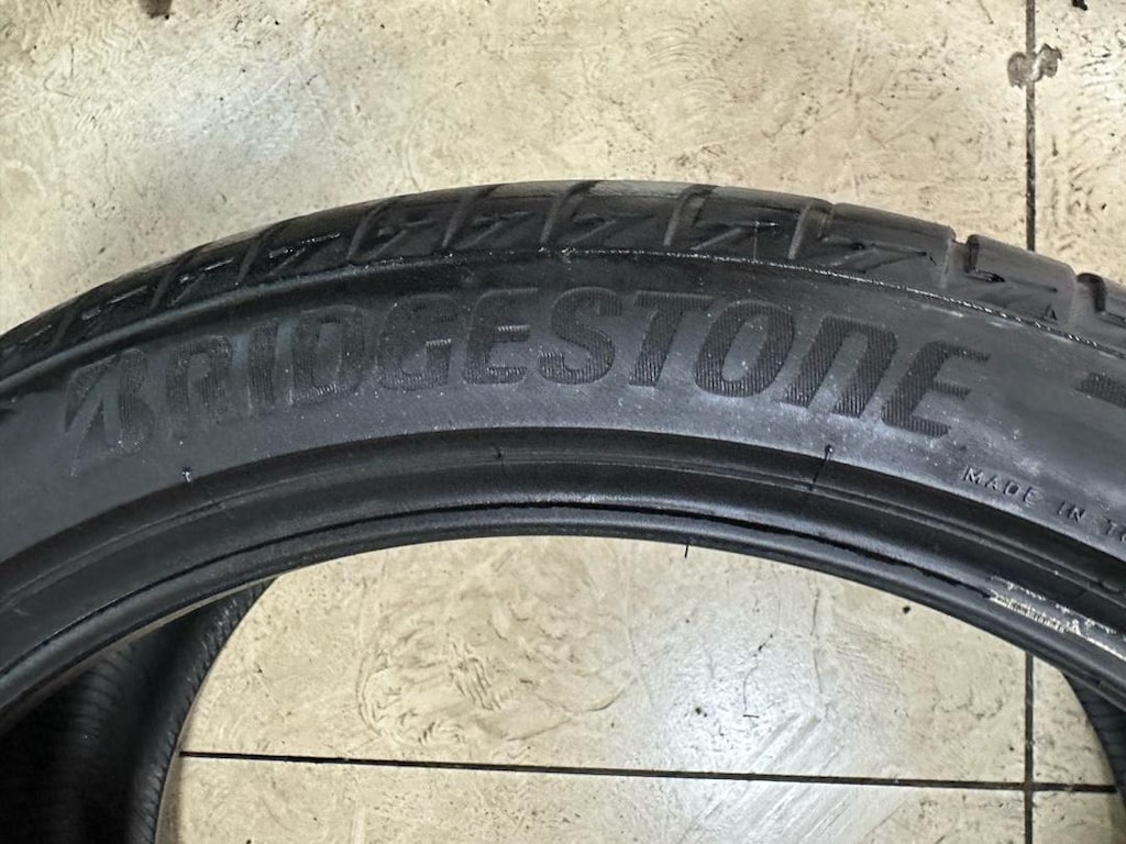 245/40/19 BİRİDGESTONE TEK ADET FİYAT 3.000 MONTAJ BALANS DAHİL - 3