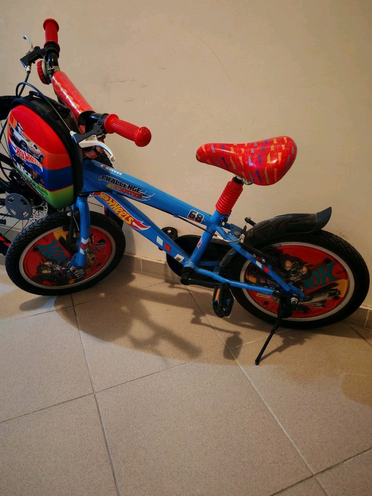 çok temiz az kullanılmış orijinal lisanslı HOTWHEELS bisiklet