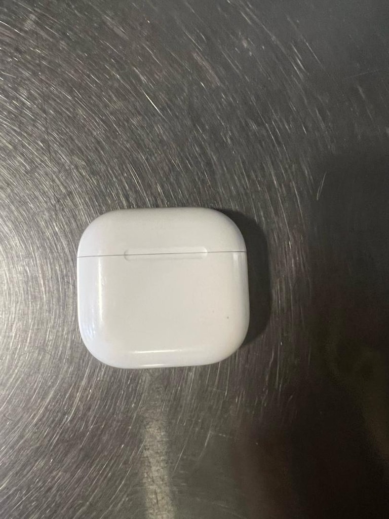 iPhone 13 pro 128gb mesiamarktan alınma garantisi dolmuş ve AirPods 4 - 5