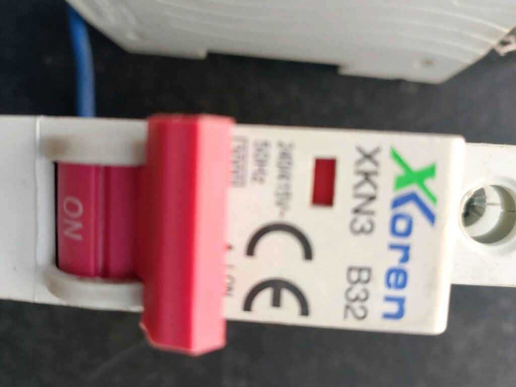 Elektrik şalteri / Sigorta 3 adet - 2