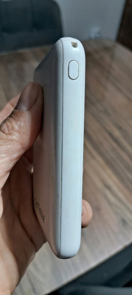 GoMobile beyaz taşınabilir şarj cihazı - 4