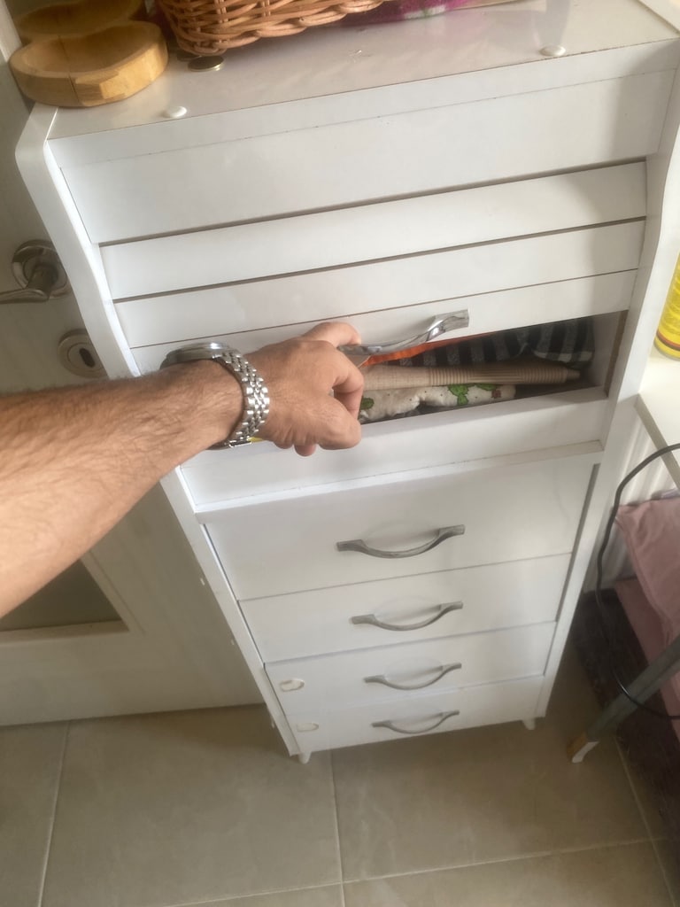 Evin bütün eşyaları satılıktır. Kondisyon %95 - 4