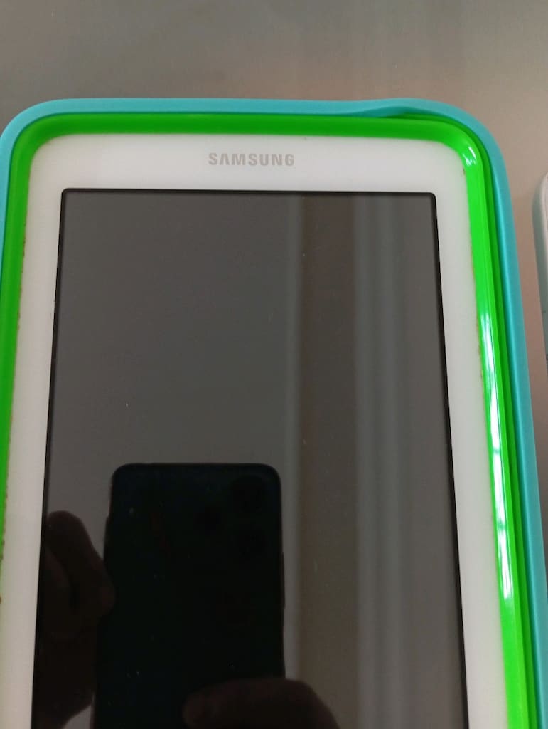 tablet Samsunglar ve akıllı saat ve projeksiyon saat - 6