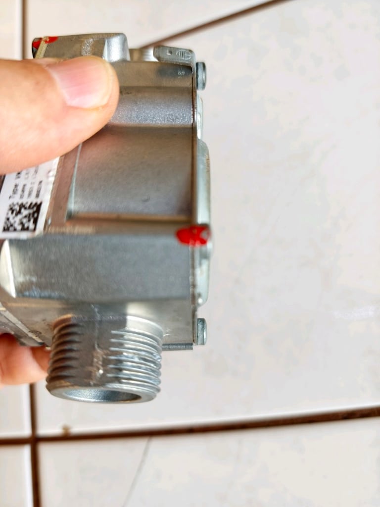 Honeywell markasına ait 24V (4.4VA) beslemeli kombi gaz valfi. durumun - 3