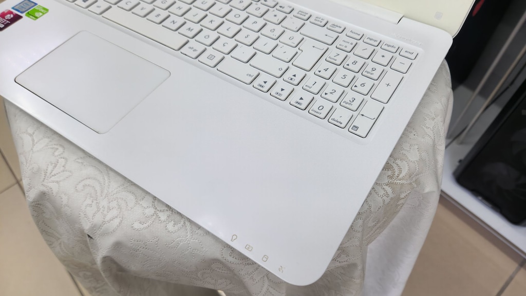 ABT BİLİŞİM – ASUS | i5-7200U | 12 GB RAM | 240 GB SSD | 940MX - 3
