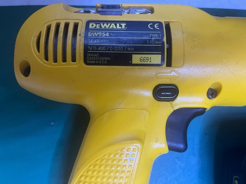 Dewalt Dw954 şarjlı matkap tek batarya ve adaptör 14.4v 2.0Ah - 2