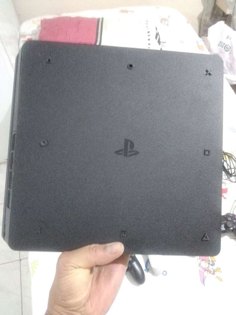 PS 4 slim plus 1 TB 3 kol
