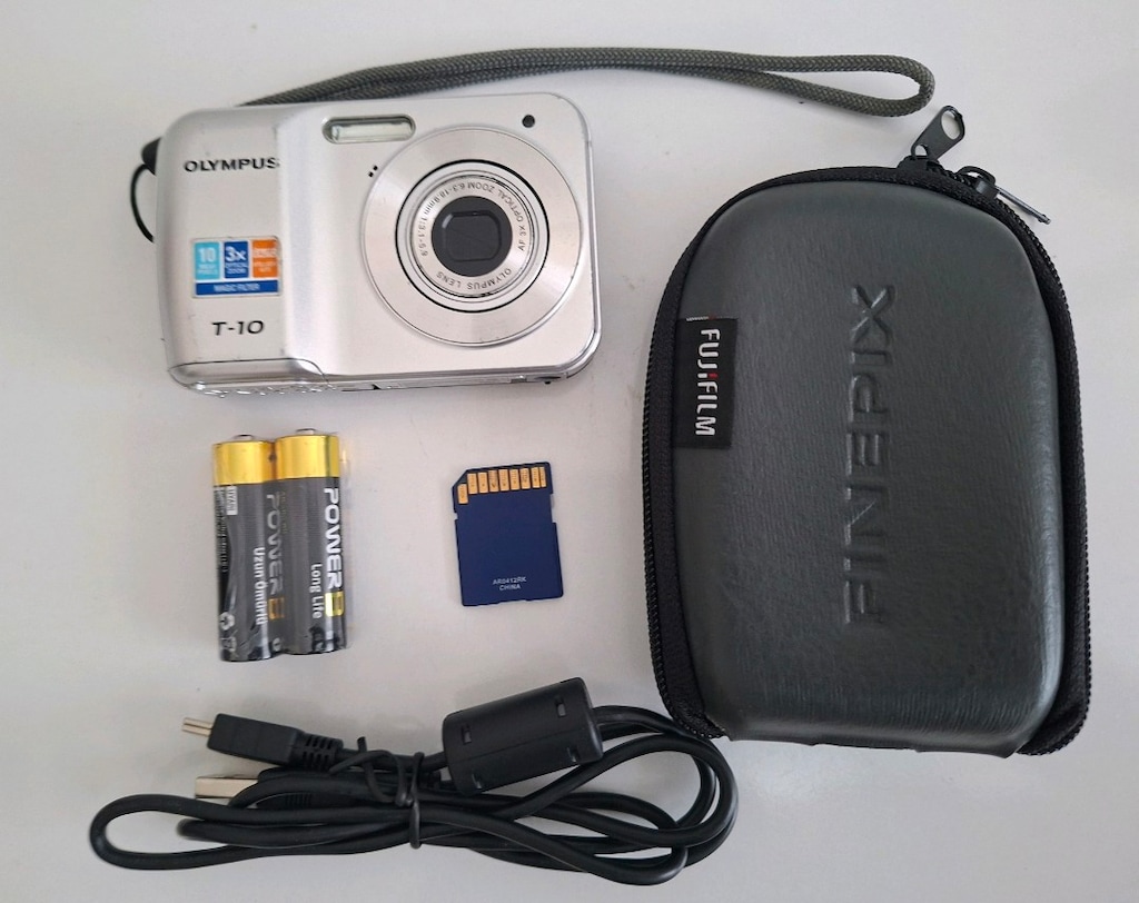Olympus T-10 Dijital Fotoğraf Makinesi 10.0 Megapiksel 3x Zoom Gümüş - 8