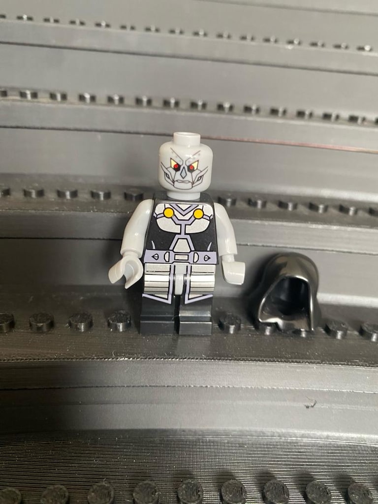 Lego Marvel Dr. Doom 2099 Figürü - 4
