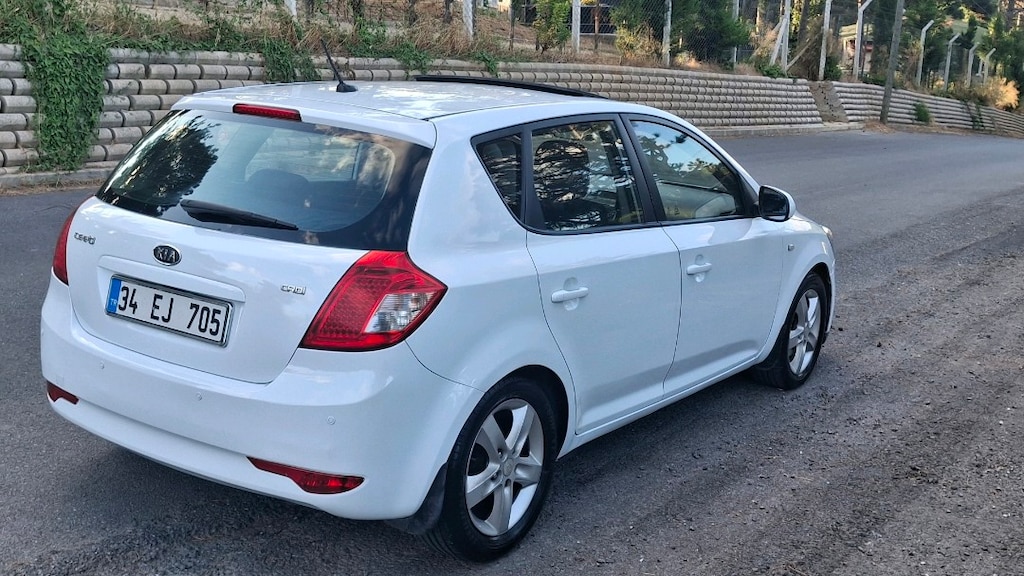 KİA CEED DİZEL OTOMATİK 128HP CONCEPT SR SUNROOF'LU BAKIMLI ARAÇ - 3