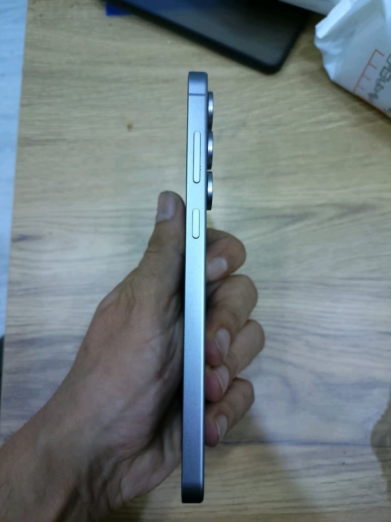 Samsung Galaxy S25 FE 8/256 Gb - 3