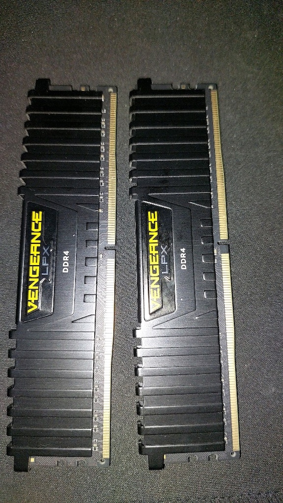 Corsair Venegeance LPX DDR4 16GB (8x2) - 3