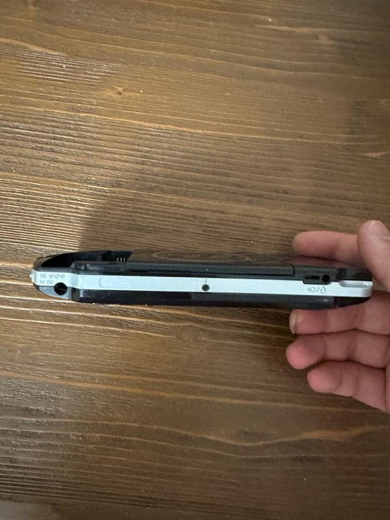 Sony PSP Oyun Konsolu Açıklamayı okuyunu - 2