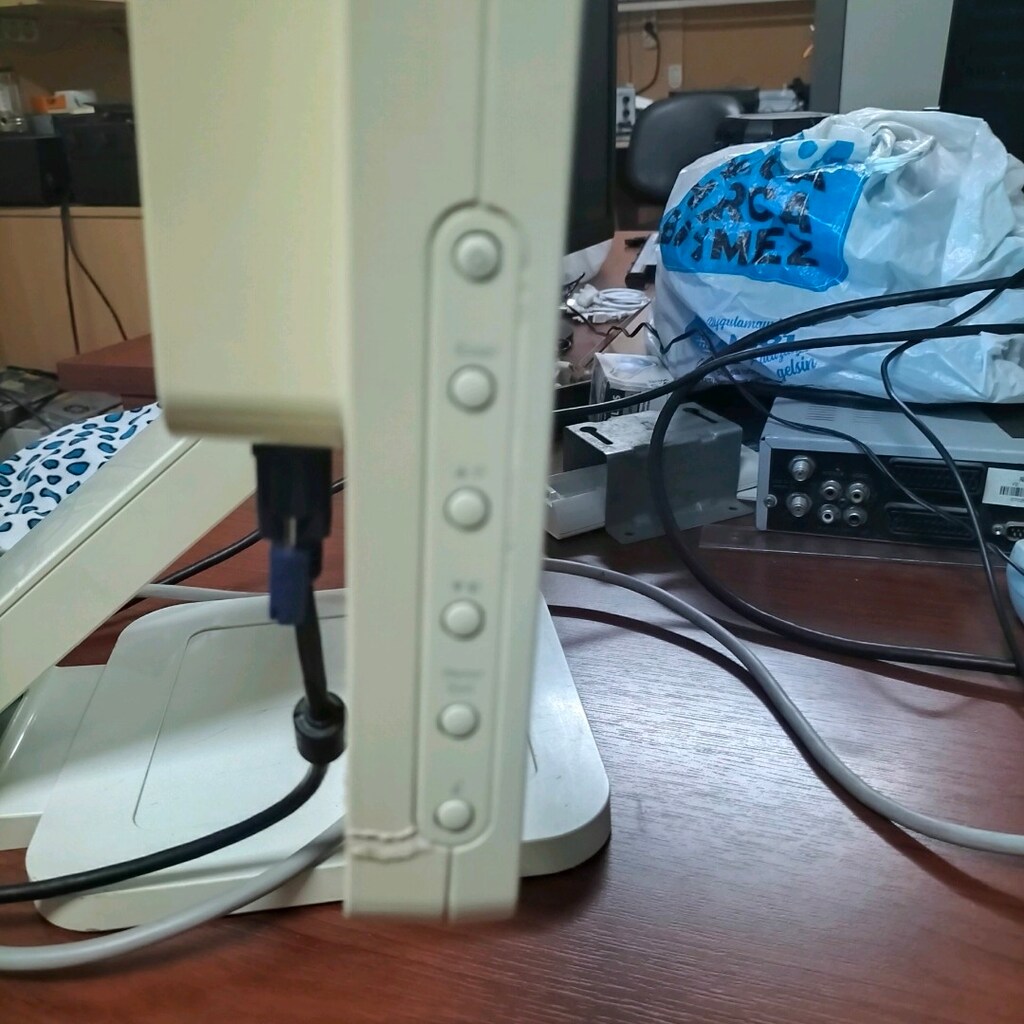 BenQ monitör DVİ ve VGA var Model BenQ Q9W5 .19 inch . - 6