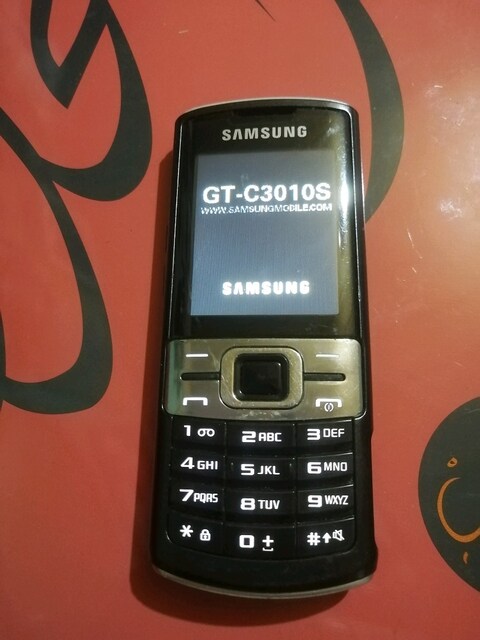 Samsung Tuşlu Cep telefonu
