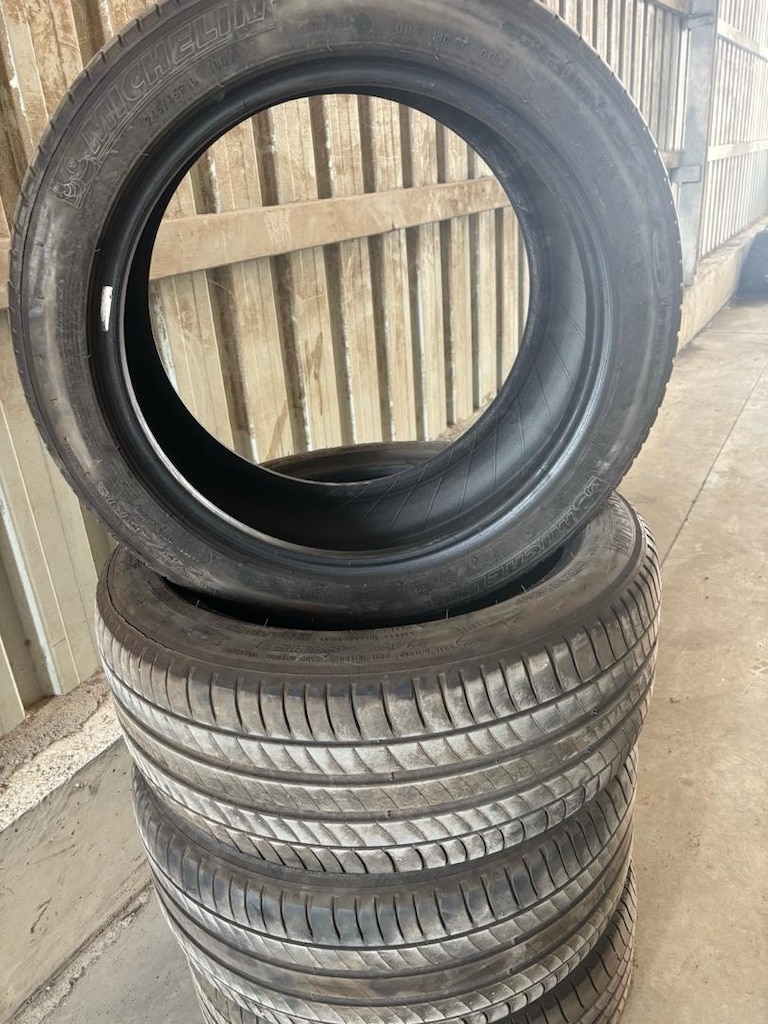 michelin 245/45R18 - 3